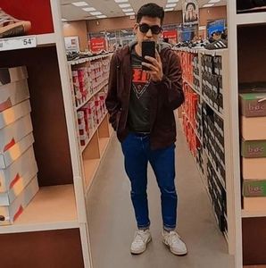 Meet your Posher, Romario